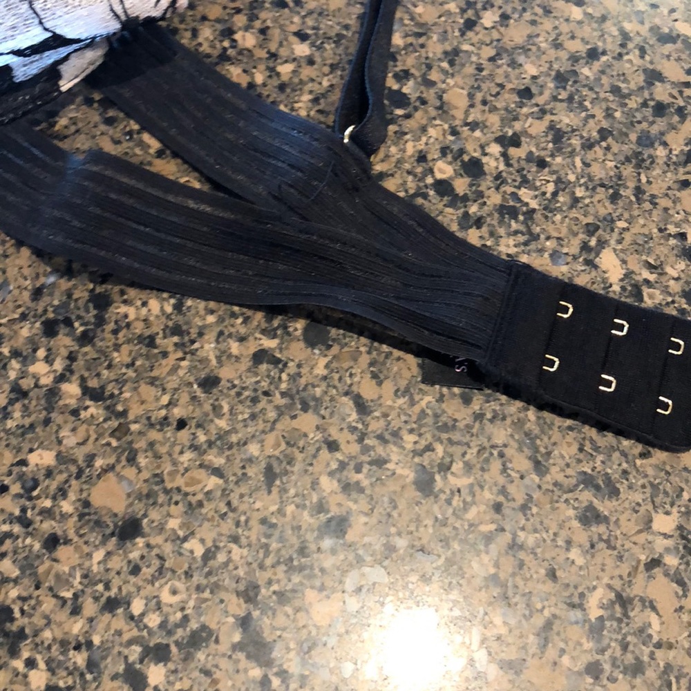 VS Bra - Picture 3 of 5